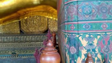 Wat Pho Tapınağı Wat Pho 'da yaslanan Buda, Wat Pho birinci sınıf kraliyet tapınakları arasında en yüksek rütbedir..