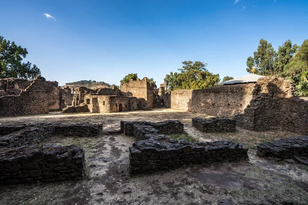 Fasil Ghebbi es los restos de una fortaleza-ciudad dentro de Gondar, Etiopía — Foto de Stock