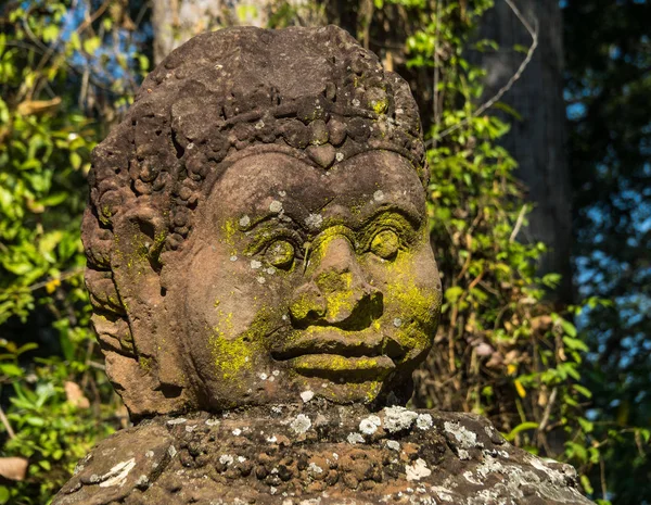 Porta da vitória de Angkor Thom em Siem Reap, Camboja — Fotografia de Stock