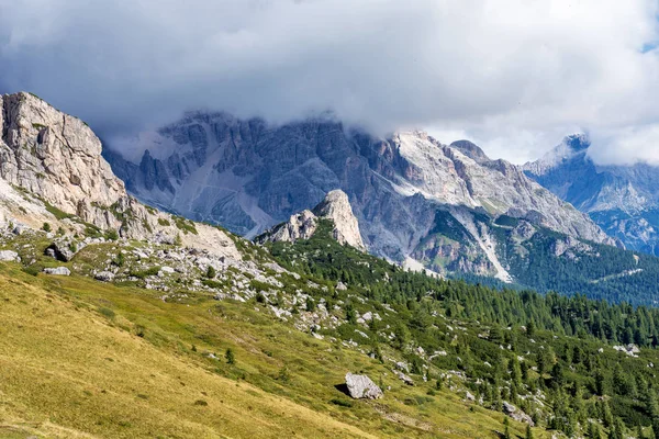 Włochy, Dolomity moutnain - Passo Giau di w południowym Tyrolu — Zdjęcie stockowe