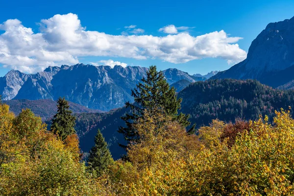 Garmisch Partenkirchen Bavaria, Almanya için yakındaki peyzaj — Stok fotoğraf