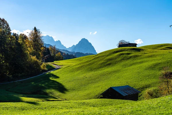 Krajobraz w pobliżu Garmisch Partenkirchen w Niemczech, w Bawarii. — Zdjęcie stockowe