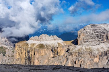 Sass Pordoi Dolomites, Sella grubunda, İtalya rahatladı