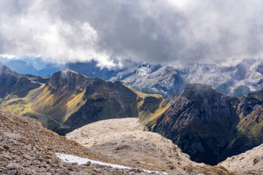 Sass Pordoi Dolomites, Sella grubunda, İtalya rahatladı