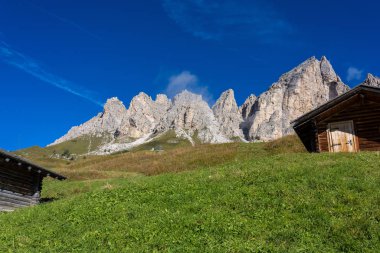 Sella grup ve Gardena pass veya Grodner Joch, Dolomites, İtalya