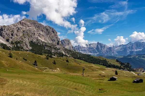 Sella grup ve Gardena pass veya Grodner Joch, Dolomites, İtalya — Stok fotoğraf