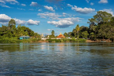 4000 adalar bölgesinde Nakasong Laos Kamboçya sınırında Don Det ve Don Khone arasında Mekong Nehri