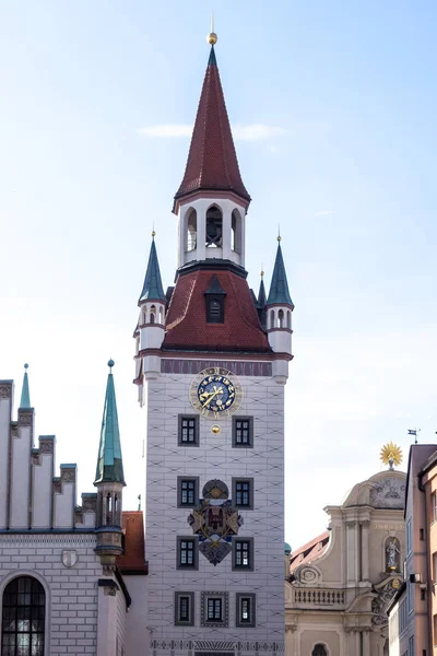 Старая Ратуша Расположенная Центральной Площади Мюнхена Является Одним Главных Украшений — стоковое фото