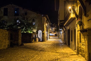 Plaza de Mayor Santillana del Mar, Cantabria, İspanya