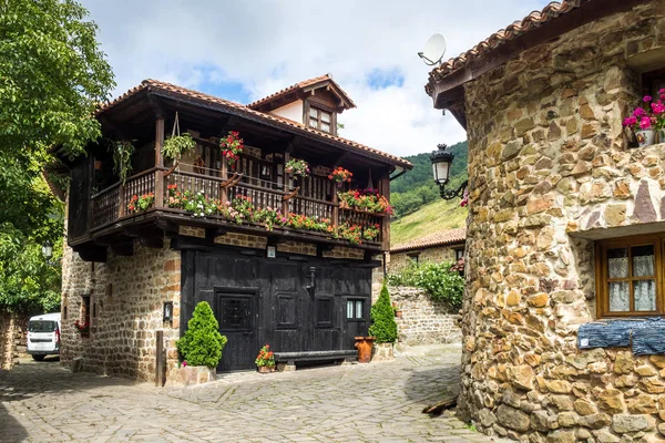 Barcena Mayor, Valle de Cabuerniga en Cantabria, España . —  Fotos de Stock