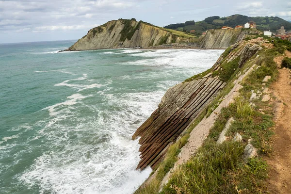 Acantilado flyšové v Zumaia -, Španělsko — Stock fotografie