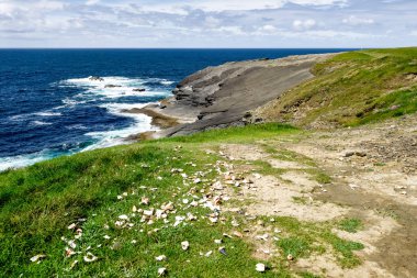Kilkee Co. Clare, İrlanda içinde kayalıklarla. Yarımadanın batı Clare, İrlanda.