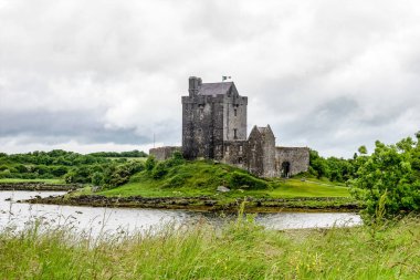Dunguaire Castle County Galway yakınındaki Kinvara, İrlanda.