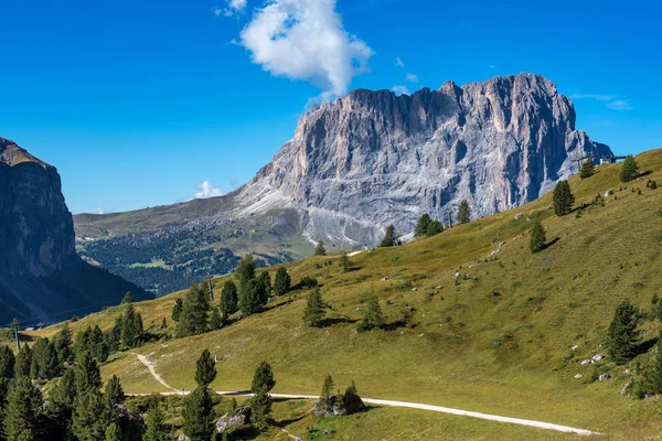 El grupo Sassolungo - Langkofel, valle Gardena. Dolomitas, Italia — Foto de Stock