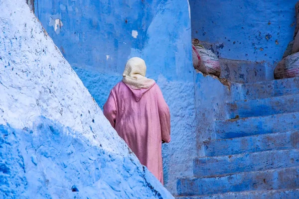 Medina av Chefchaouen, Marocko noterade för sina byggnader i blå nyanser — Stockfoto