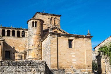 Colegiata Kilisesi, Santa Juliana Santillana del Mar, Cantabria, İspanya içinde.