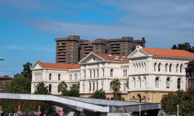 Bilbao, İspanya 'dan geçiyor. Paseo de la Memoria,