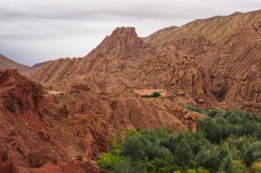 Atlas Dağları Fas Dades nehirde bir geçit Dades muhteşemdir.
