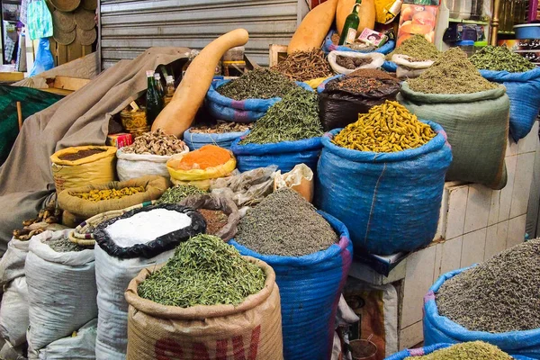 Παραδοσιακή αγορά στο Μεκνές, στο Μαρόκο στην Αφρική — Φωτογραφία Αρχείου