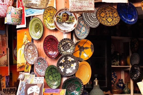Souks în Marrakesh, Maroc. Cea mai mare piață tradițională din Africa . — Fotografie, imagine de stoc