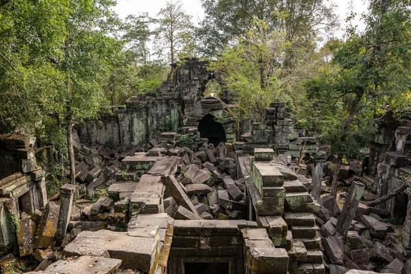 Ruínas do antigo Templo Beng Mealea sobre a selva, Camboja . — Fotografia de Stock
