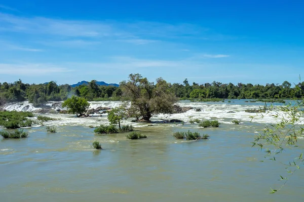 Güney Laos 'ta Mekong Nehri üzerinde Khone Phapheng Falls.