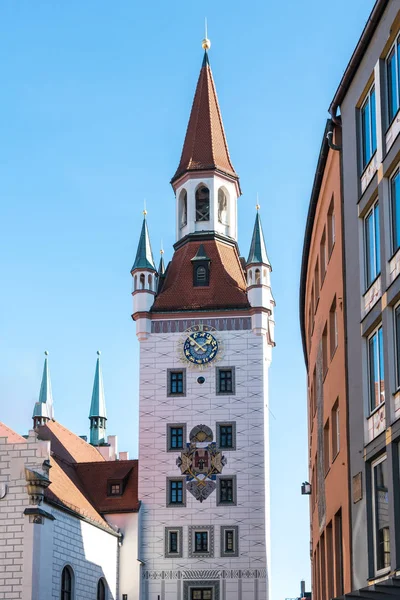 El antiguo ayuntamiento situado en la plaza central de Munich, Alemania . — Foto de Stock