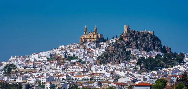 Olvera aldeia branca na província de Cádiz, Andaluzia, Espanha — Fotografia de Stock