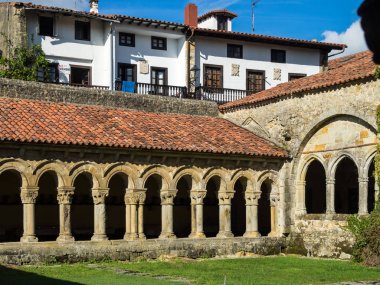 Colegiata Kilisesi, Santa Juliana Santillana del Mar, Cantabria, İspanya içinde.