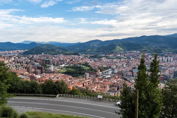 Vista panorámica de Bilbao desde la montaña Artxanda, Bilbao, España — Foto de Stock