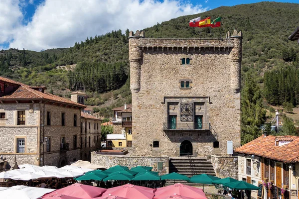 Torre del infantado in potes, Kantabrien, Spanien. — Stockfoto