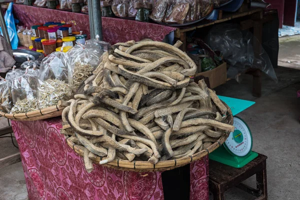 Mercado asiático cerca de Vang Vieng en Laos, Asia — Foto de Stock