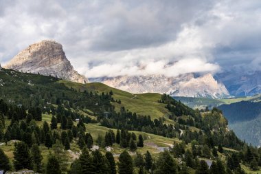 Sella grup ve Gardena pass veya Grodner Joch, Dolomites, İtalya