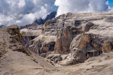 Sass Pordoi Dolomites, Sella grubunda, İtalya rahatladı