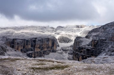 Sass Pordoi Dolomites, Sella grubunda, İtalya rahatladı