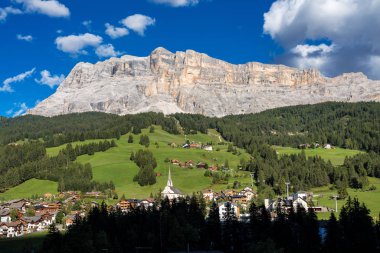 Sasso di Santa Croce ın Doğu Dolomites, Badia Vadisi, South Tyrol, İtalya