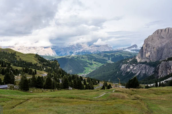 Sella grup ve Gardena pass veya Grodner Joch, Dolomites, İtalya — Stok fotoğraf