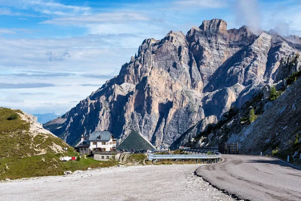 Montañas Dolomitas, Passo Valparola, Cortina d 'Ampezzo, Italia — Foto de Stock