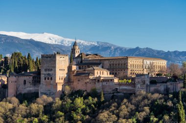 Granada'daki Alhambra Sarayı'nın görünümü, Avrupa'da İspanya