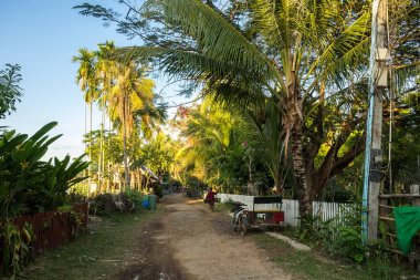 4000 Laos 'ta Mekong Nehri üzerinden Nakasong Adaları bölgesi