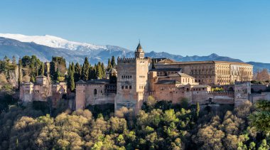 Granada'daki Alhambra Sarayı'nın görünümü, Avrupa'da İspanya