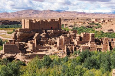 Fas, yüksek Atlas manzara. Ouarzazate giden yolda Vadisi