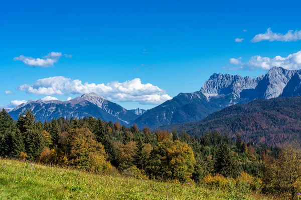 Landschaft bei Garmisch-Partenkirchen in Bayern, Deutschland — Stockfoto