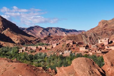 Dades Gorge, Moro'daki Atlas Dağları'ndaki Dades Nehri'nin bir geçididir.