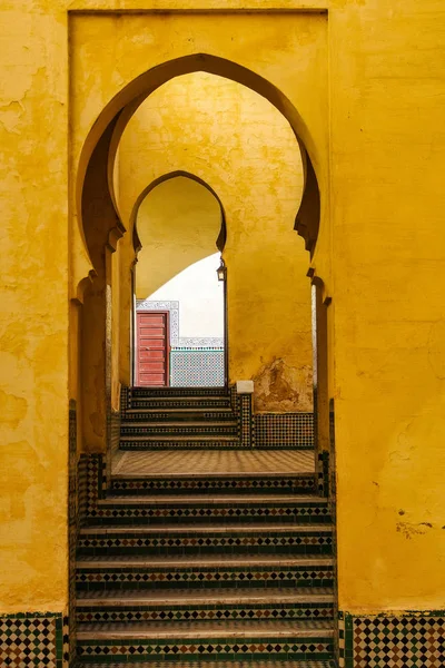 Mausoleo del interior de Moulay Ismail en Meknes en Marruecos . —  Fotos de Stock