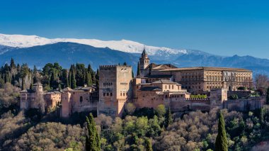 Granada'daki Alhambra Sarayı'nın görünümü, Avrupa'da İspanya