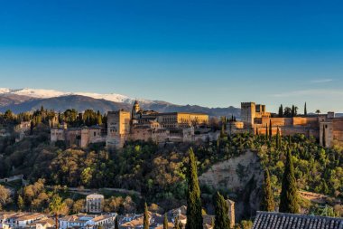 Granada'daki Alhambra Sarayı'nın görünümü, Avrupa'da İspanya