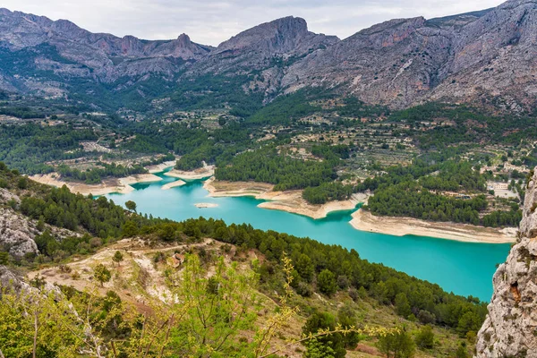 Paisagem em torno do reservatório de Guadalupe, Valência, na Espanha — Fotografia de Stock