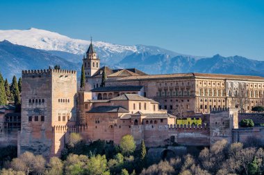 Granada'daki Alhambra Sarayı'nın görünümü, Avrupa'da İspanya
