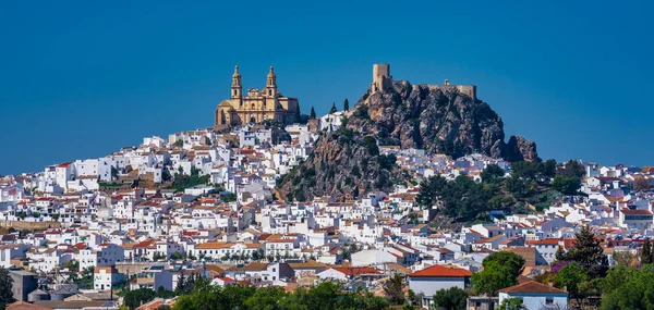 Olvera aldeia branca na província de Cádiz, Andaluzia, Espanha — Fotografia de Stock